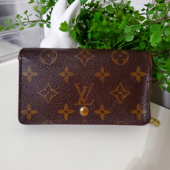 LOUIS VUITTON MONOGRAM WALLET - Picture 1 of 16
